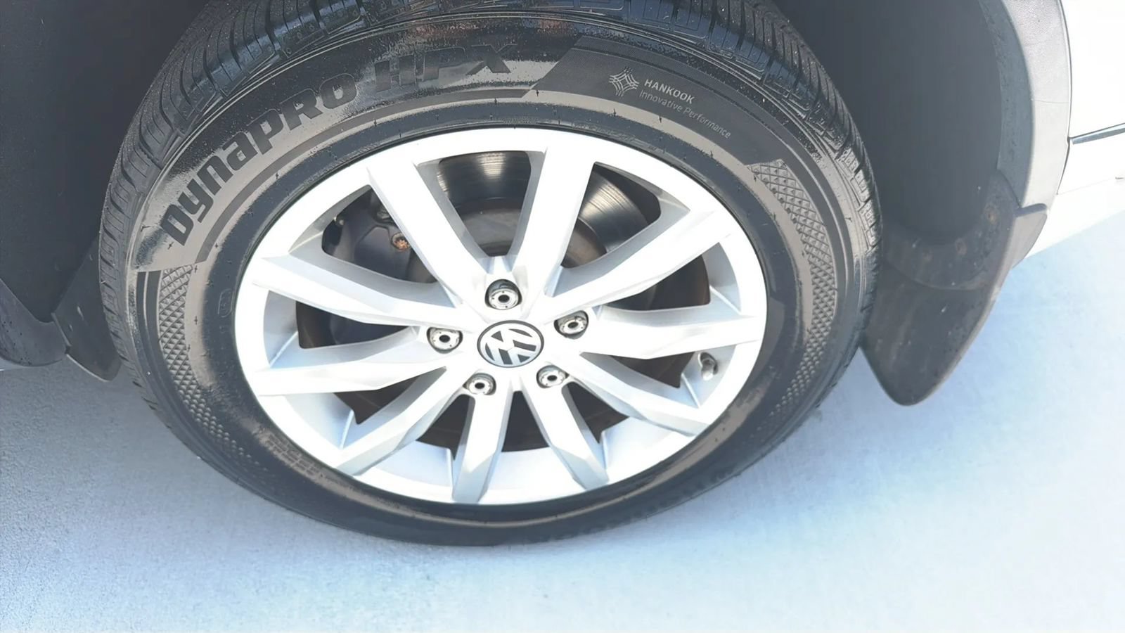 Used 2015 Volkswagen Touareg Sport AWD/4WD image 23