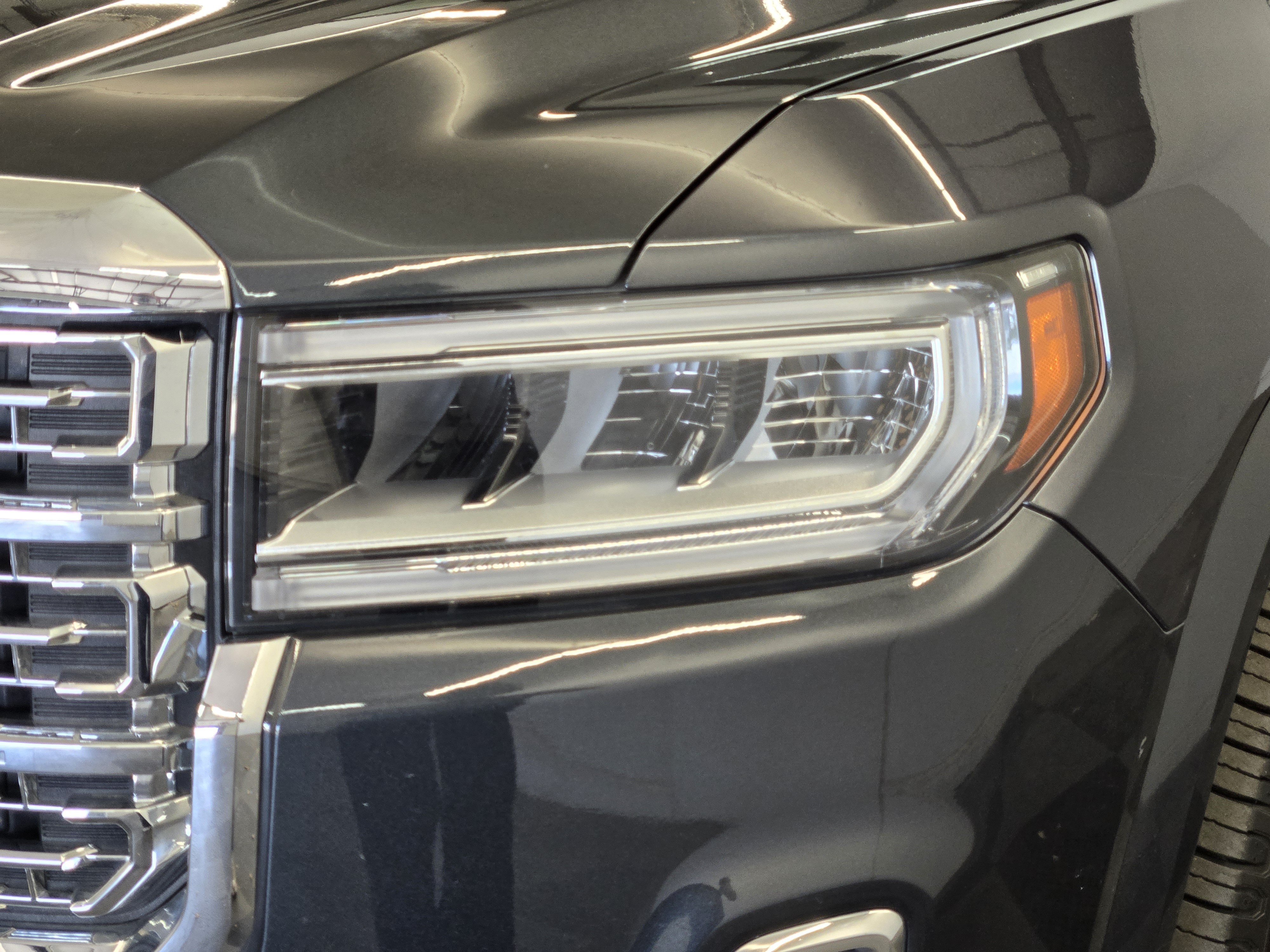 Used 2023 GMC Acadia Denali w/ Denali Ultimate Package AWD/4WD image 8