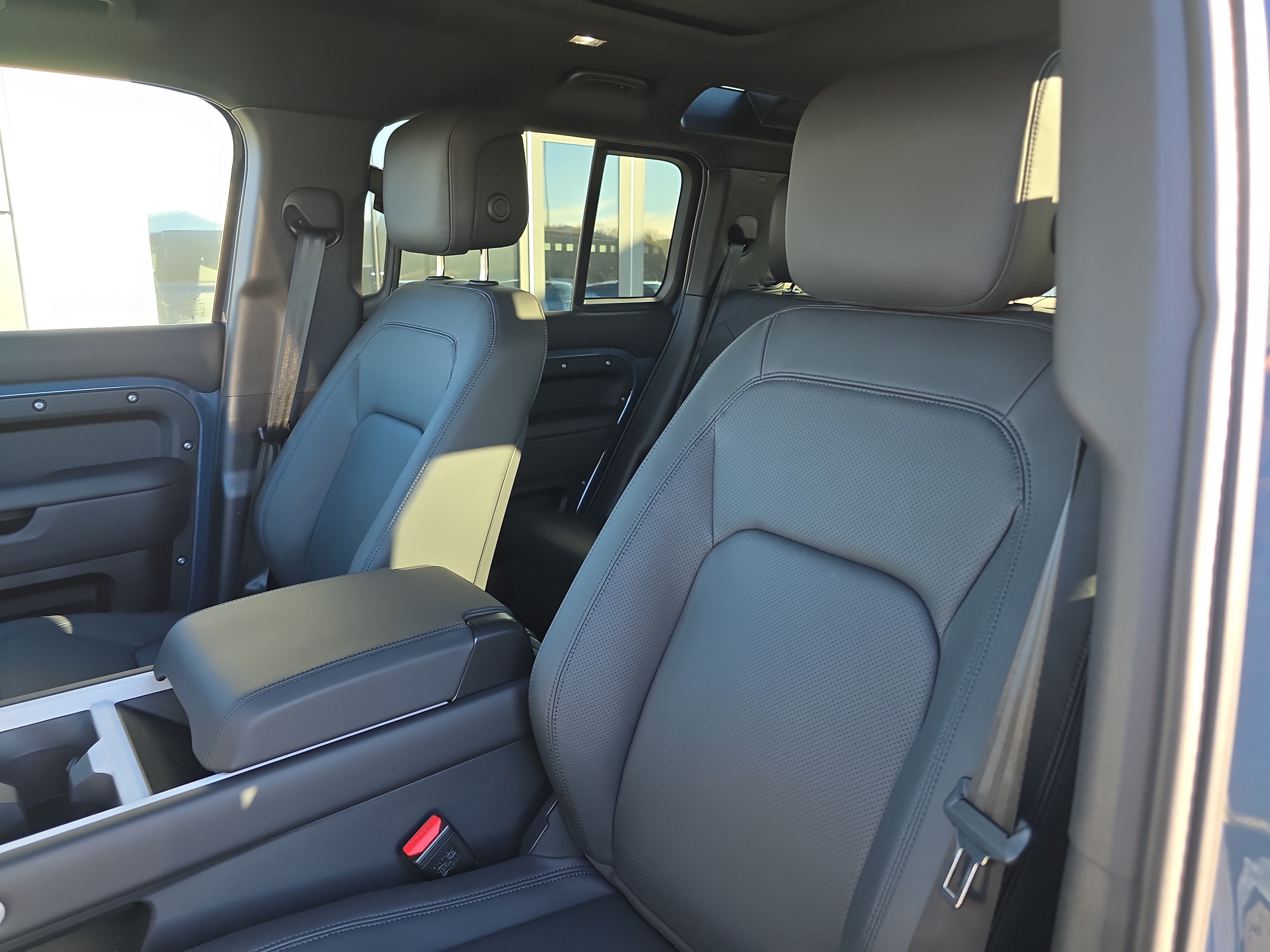 Certified 2026 Land Rover Defender 110 X-Dynamic SE AWD/4WD image 22