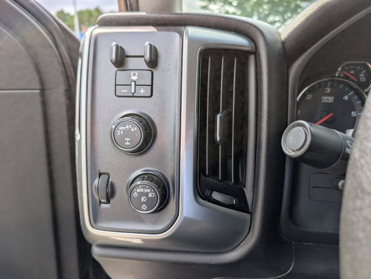 Used 2017 Chevrolet Silverado 1500 LT w/ All Star Edition AWD/4WD image 16
