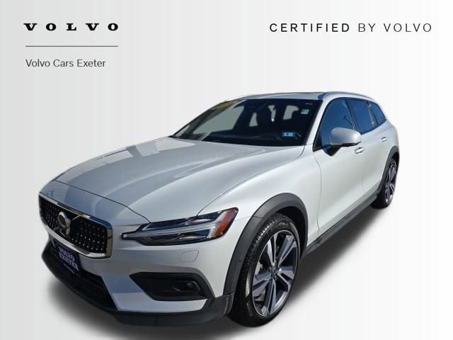 Certified 2025 Volvo V60 B5 Cross Country Plus image 3