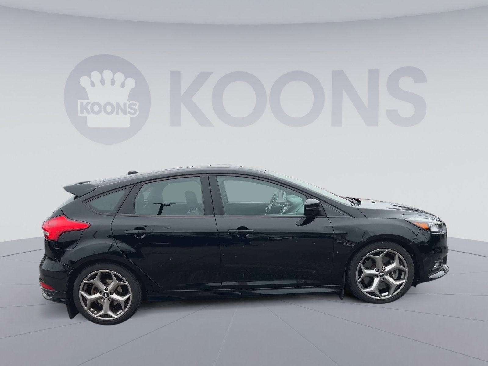 Used 2018 Ford Focus ST FWD image 12