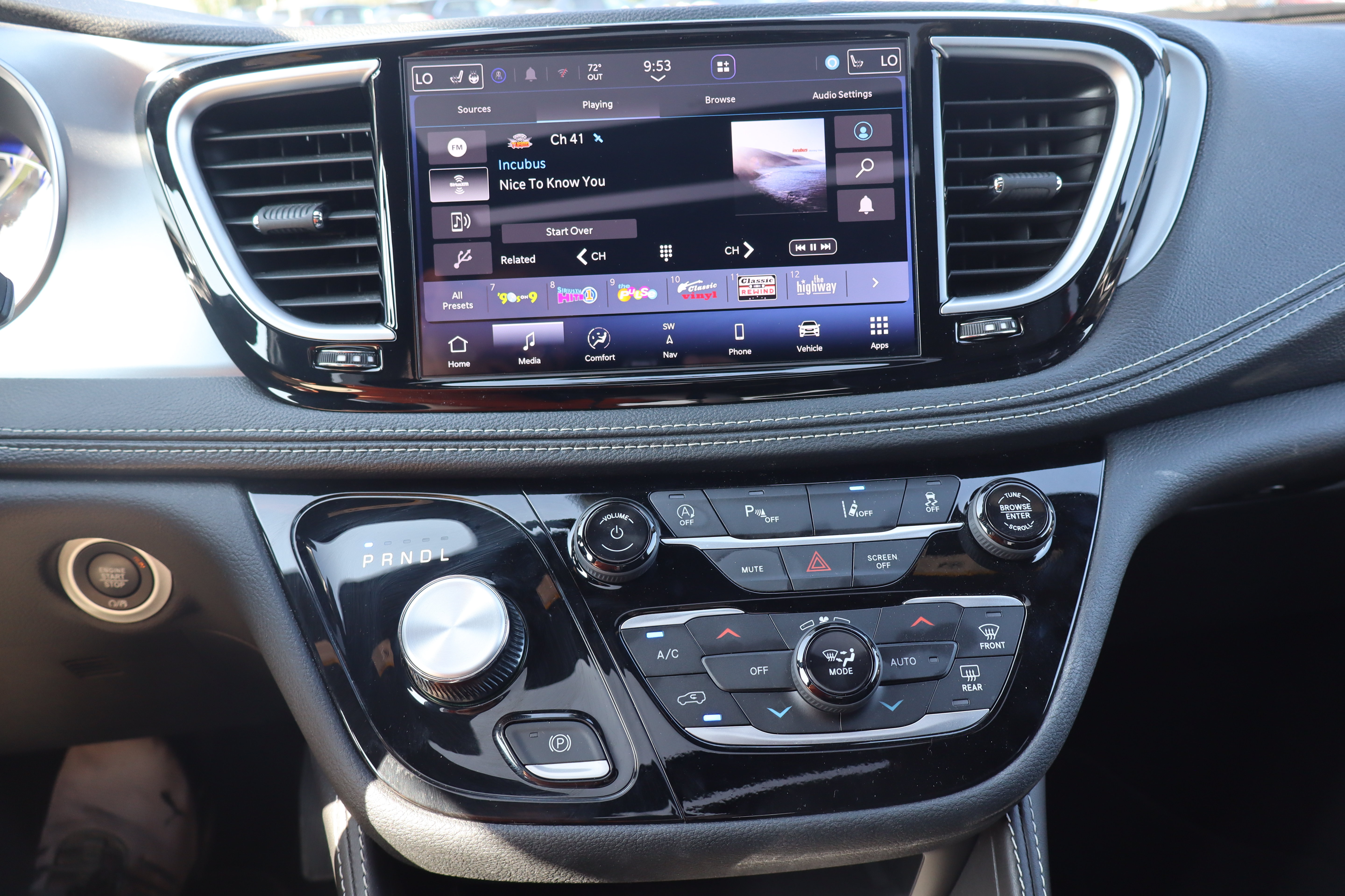 Used 2025 Chrysler Pacifica Limited FWD image 19