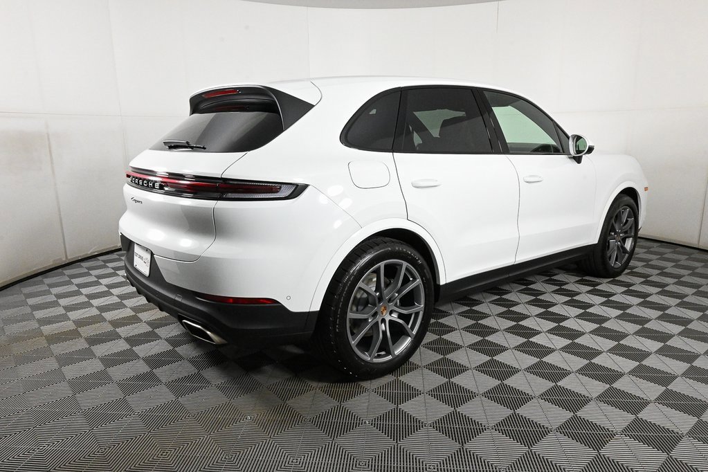 Used 2025 Porsche Cayenne image 30