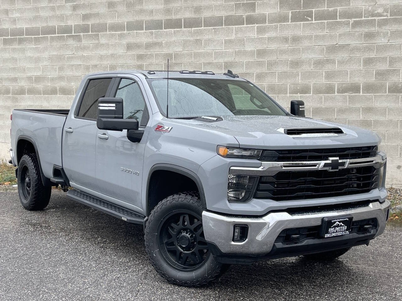 Used 2024 Chevrolet Silverado 3500 LT w/ Convenience Package AWD/4WD image 1