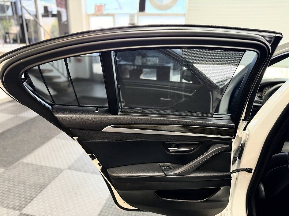 Used 2013 BMW 550i Sedan w/ Executive Pkg RWD image 19