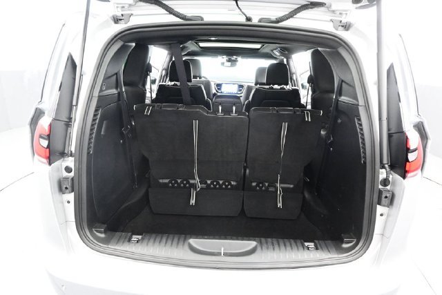 Used 2026 Chrysler Pacifica Limited FWD image 15