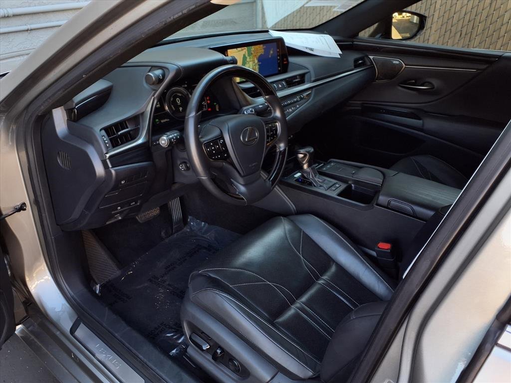 Used 2020 Lexus ES 300h w/ Luxury Package image 14