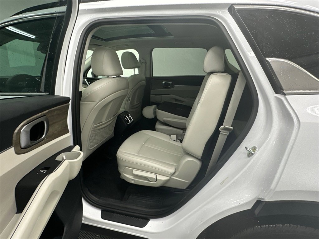 Used 2022 Kia Sorento EX w/ Panoramic Sunroof Package image 22