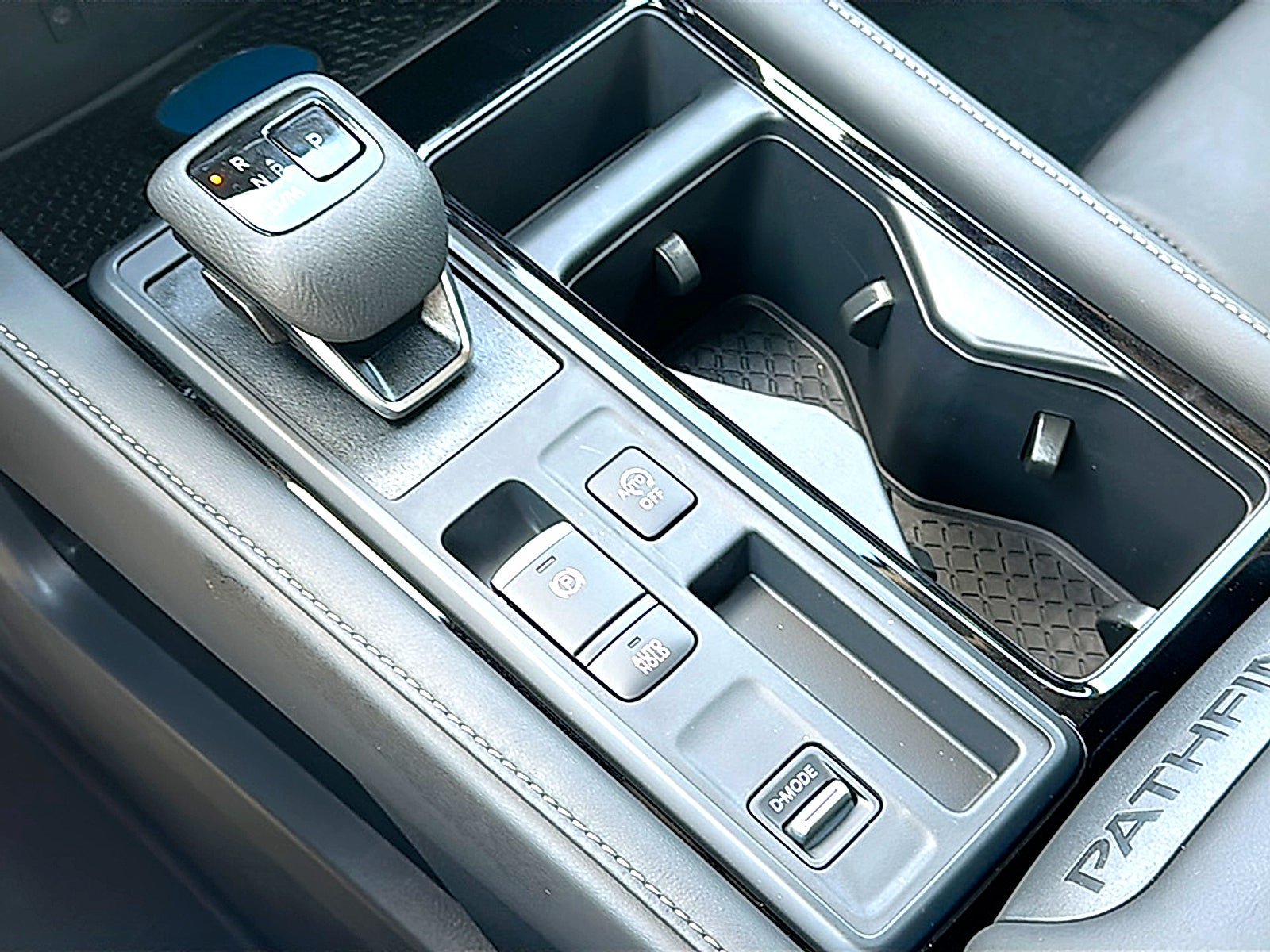 New 2026 Nissan Pathfinder SL w/ SL Premium Package FWD image 26