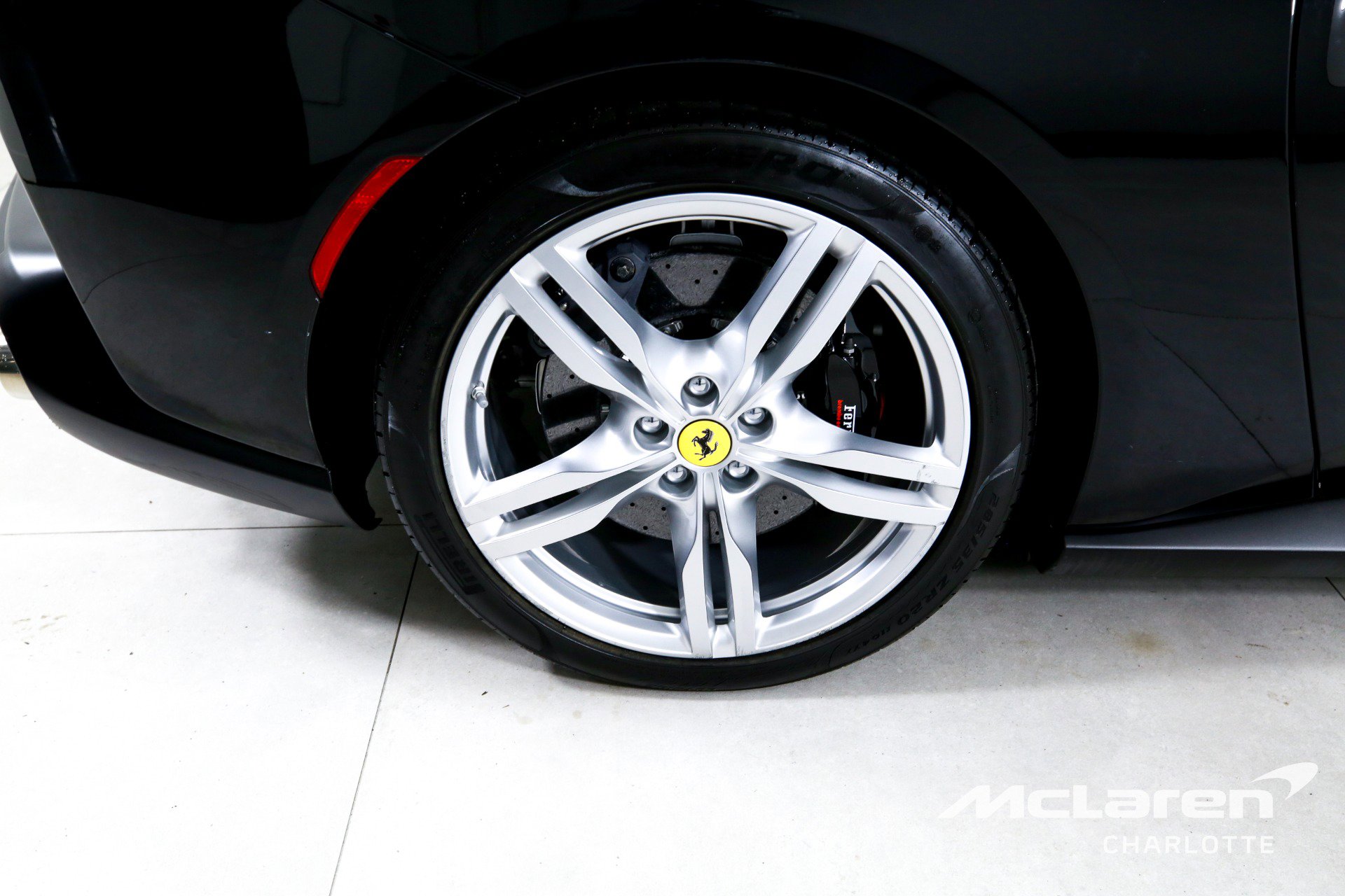 Used 2020 Ferrari Portofino image 27