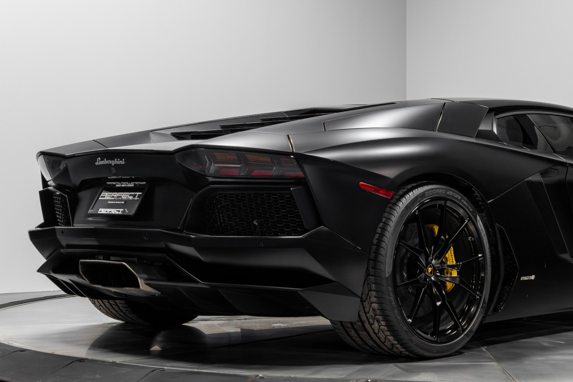 Used 2014 Lamborghini Aventador LP 700-4 image 16