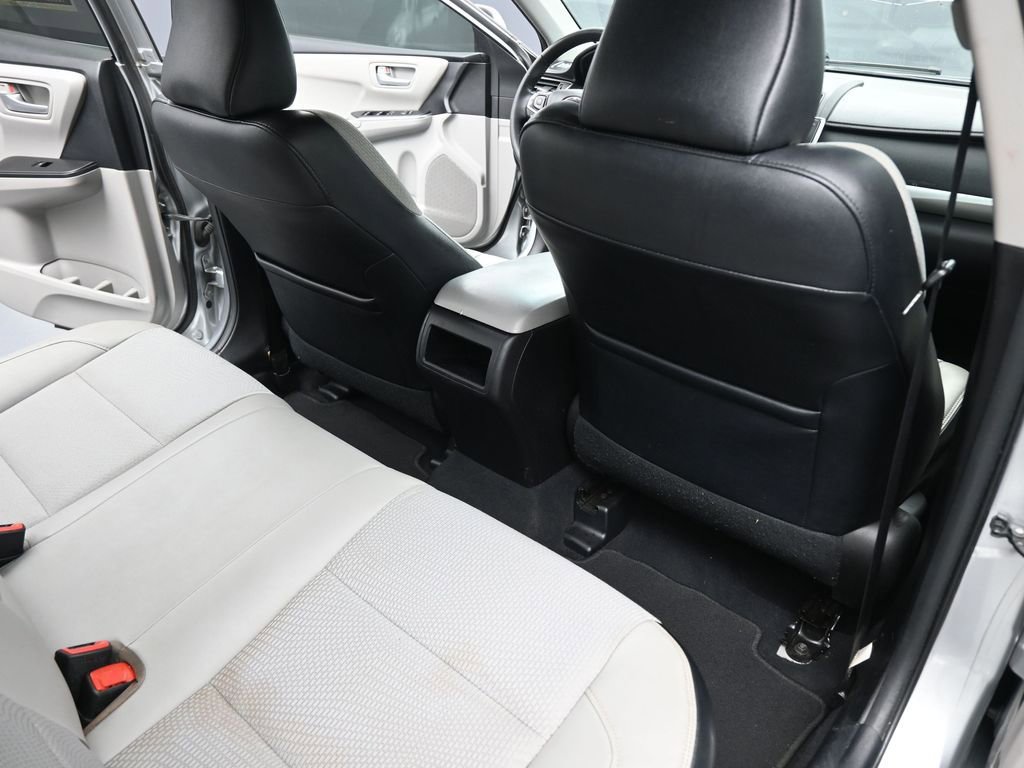 Used 2016 Toyota Camry SE FWD image 19