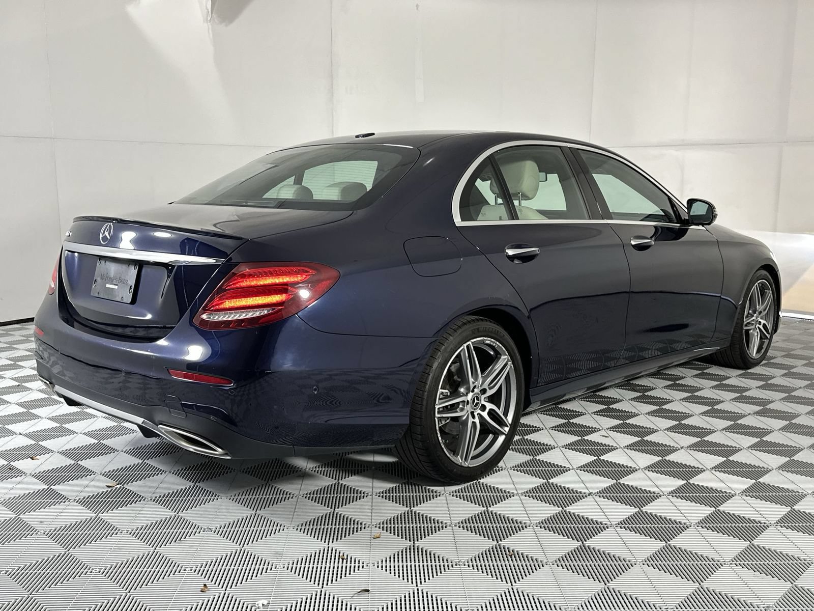 Used 2020 Mercedes-Benz E 350 Sedan image 8