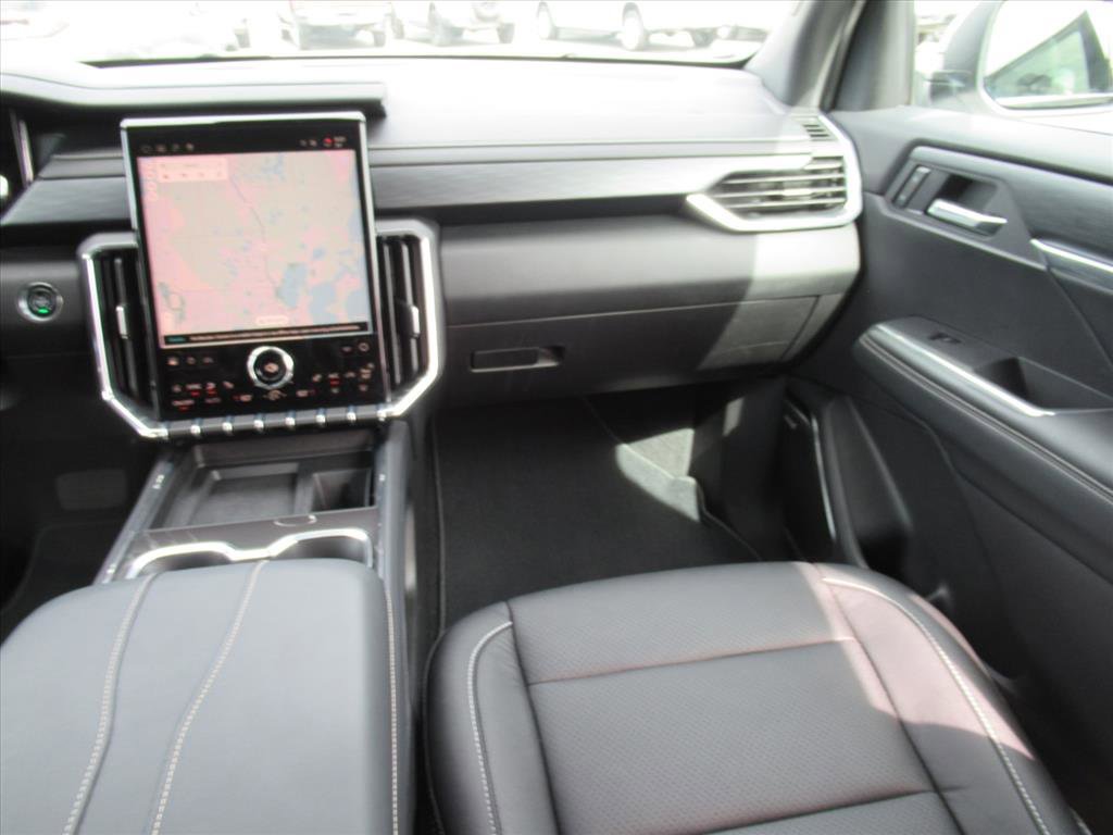 Used 2025 GMC Acadia Elevation image 14