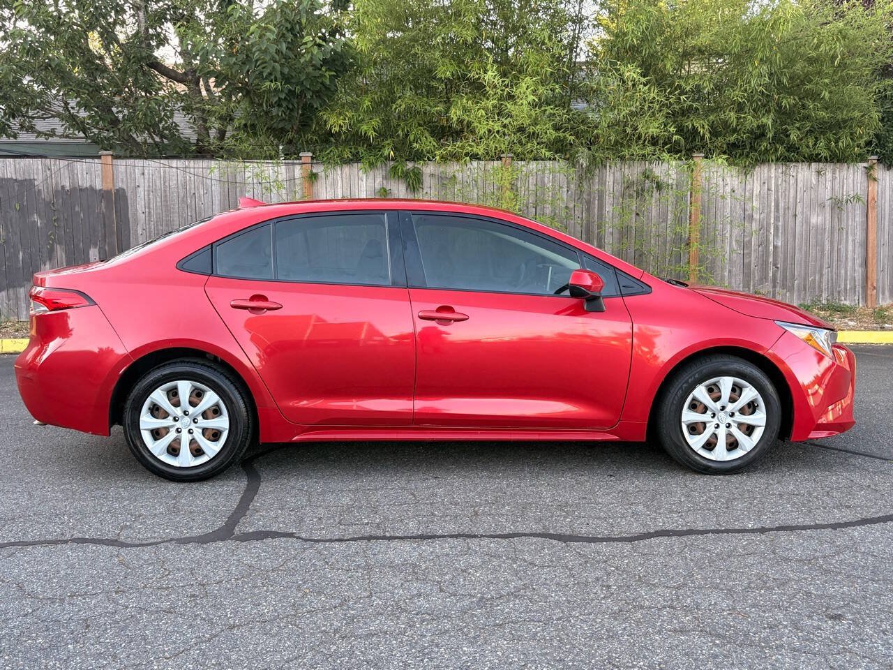 Used 2020 Toyota Corolla LE FWD image 5