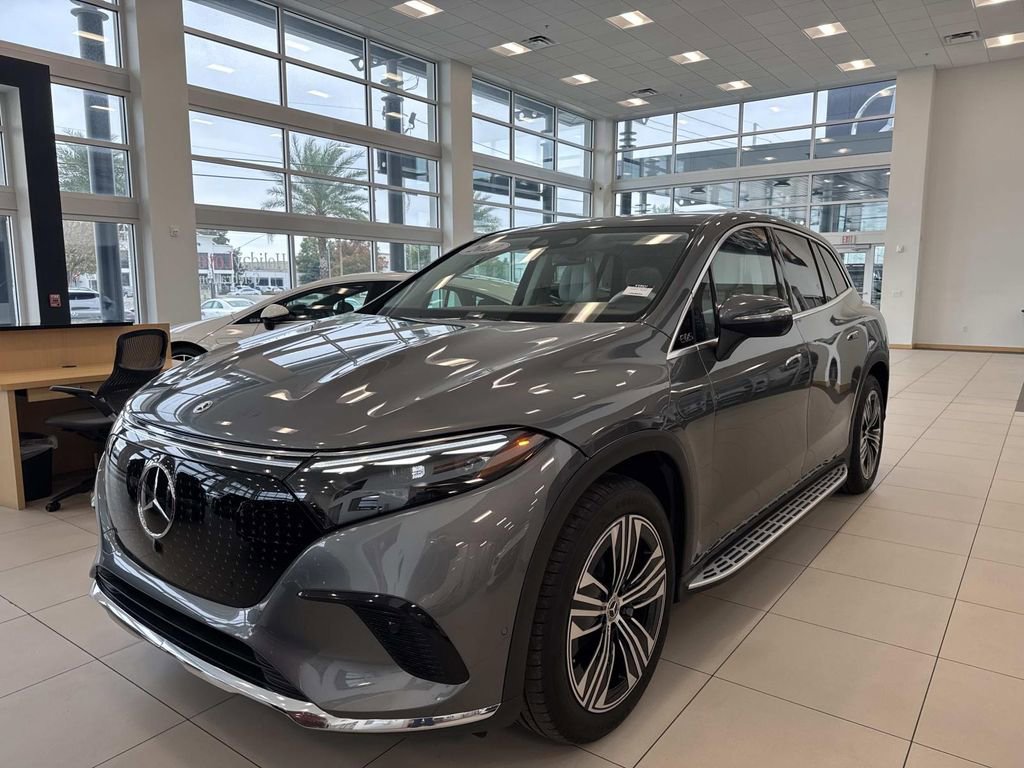 Used 2023 Mercedes-Benz EQS 450+ SUV image 3