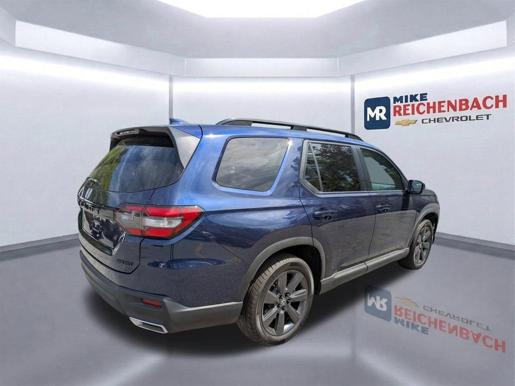 Used 2025 Honda Pilot Sport image 4