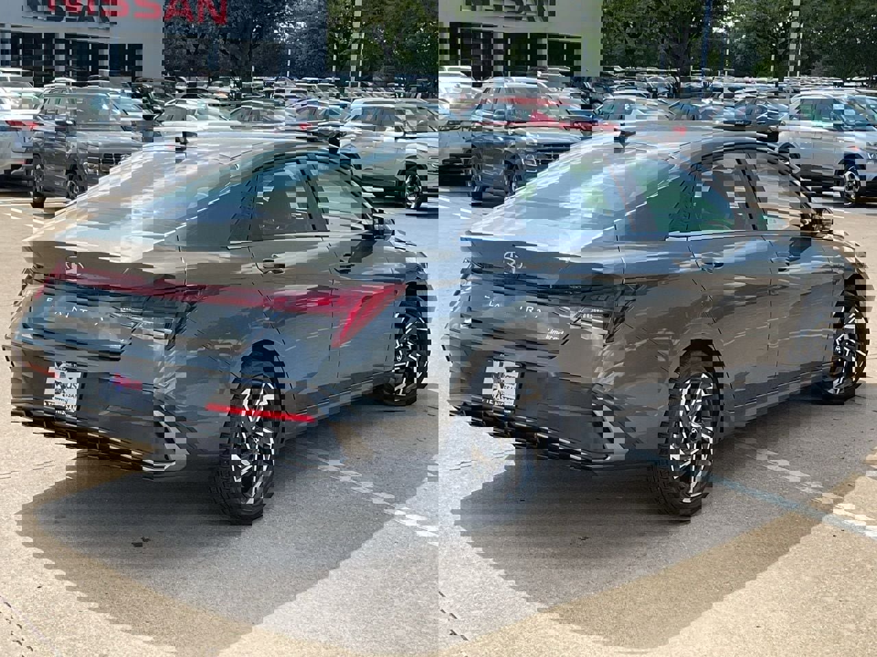 Used 2025 Hyundai Elantra Limited image 5