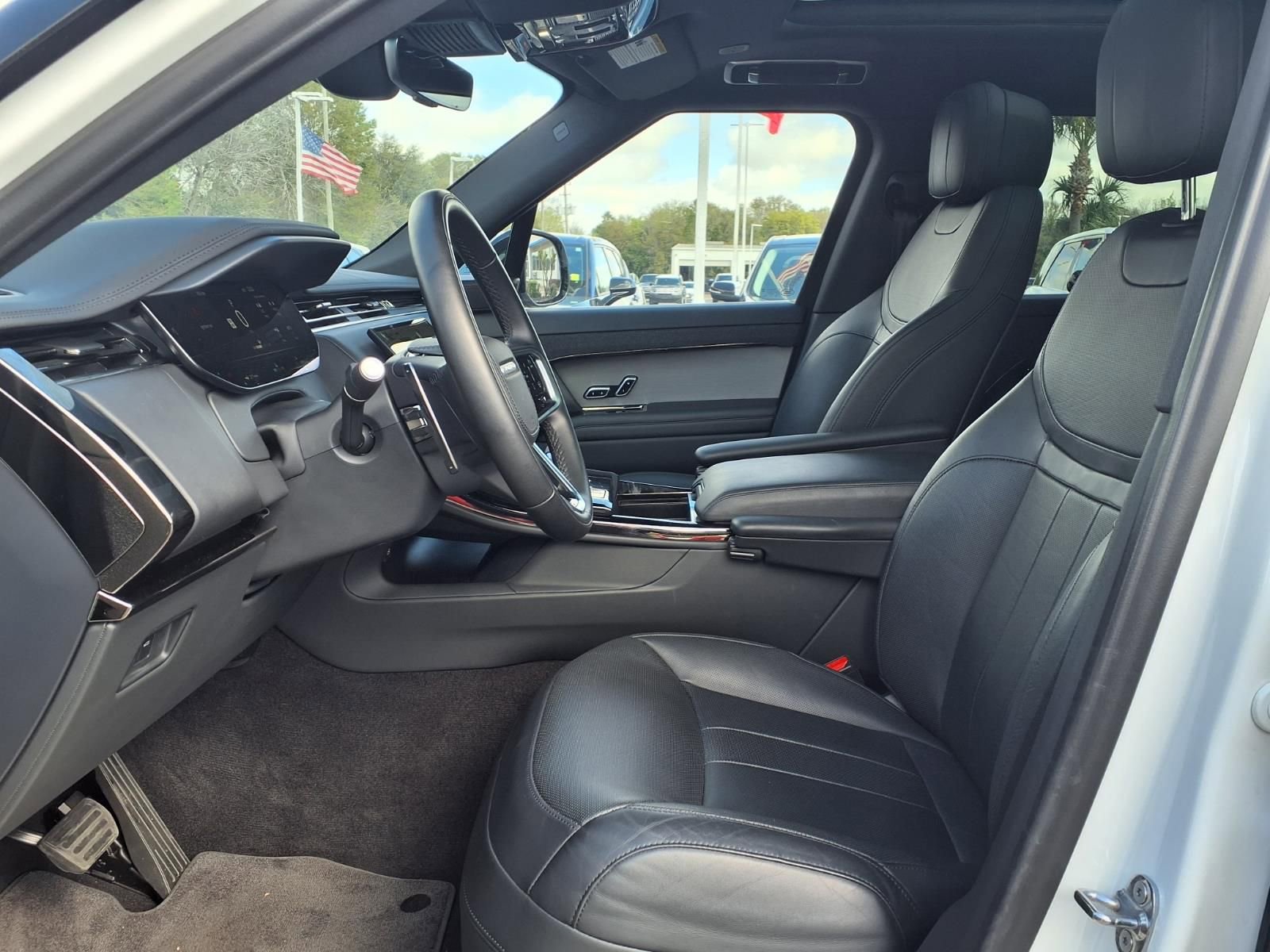 Used 2025 Land Rover Range Rover Sport SE image 17