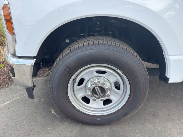 New 2024 Ford F350 XL w/ XL Chrome Package image 27