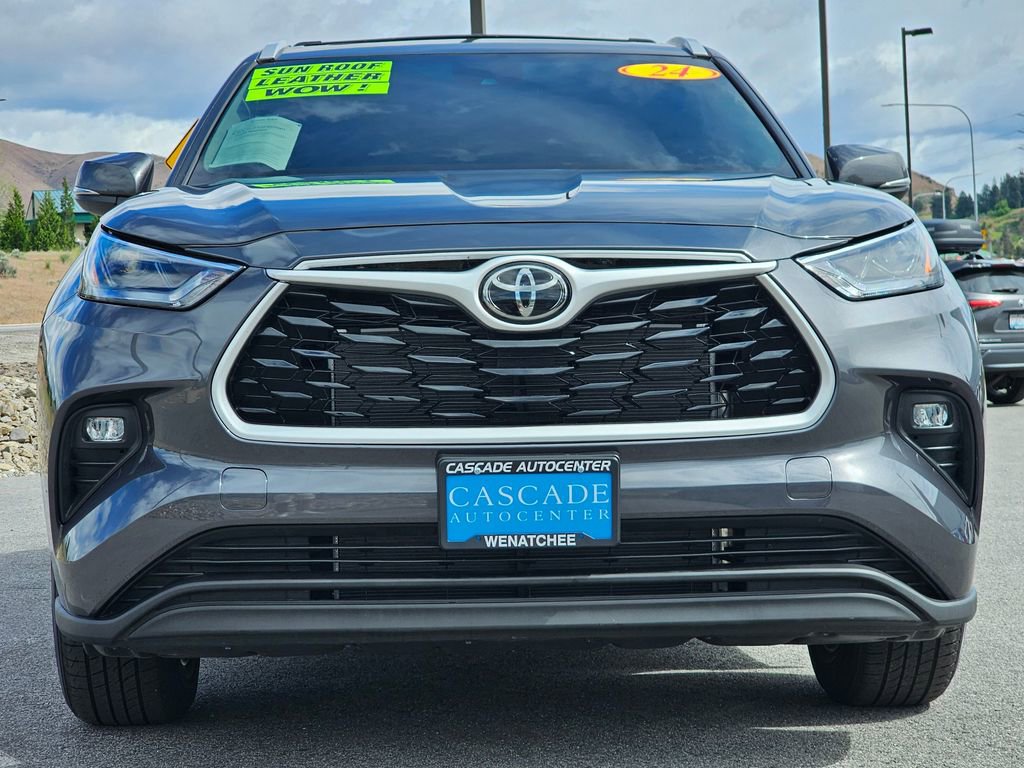 Used 2024 Toyota Highlander XLE AWD/4WD image 8