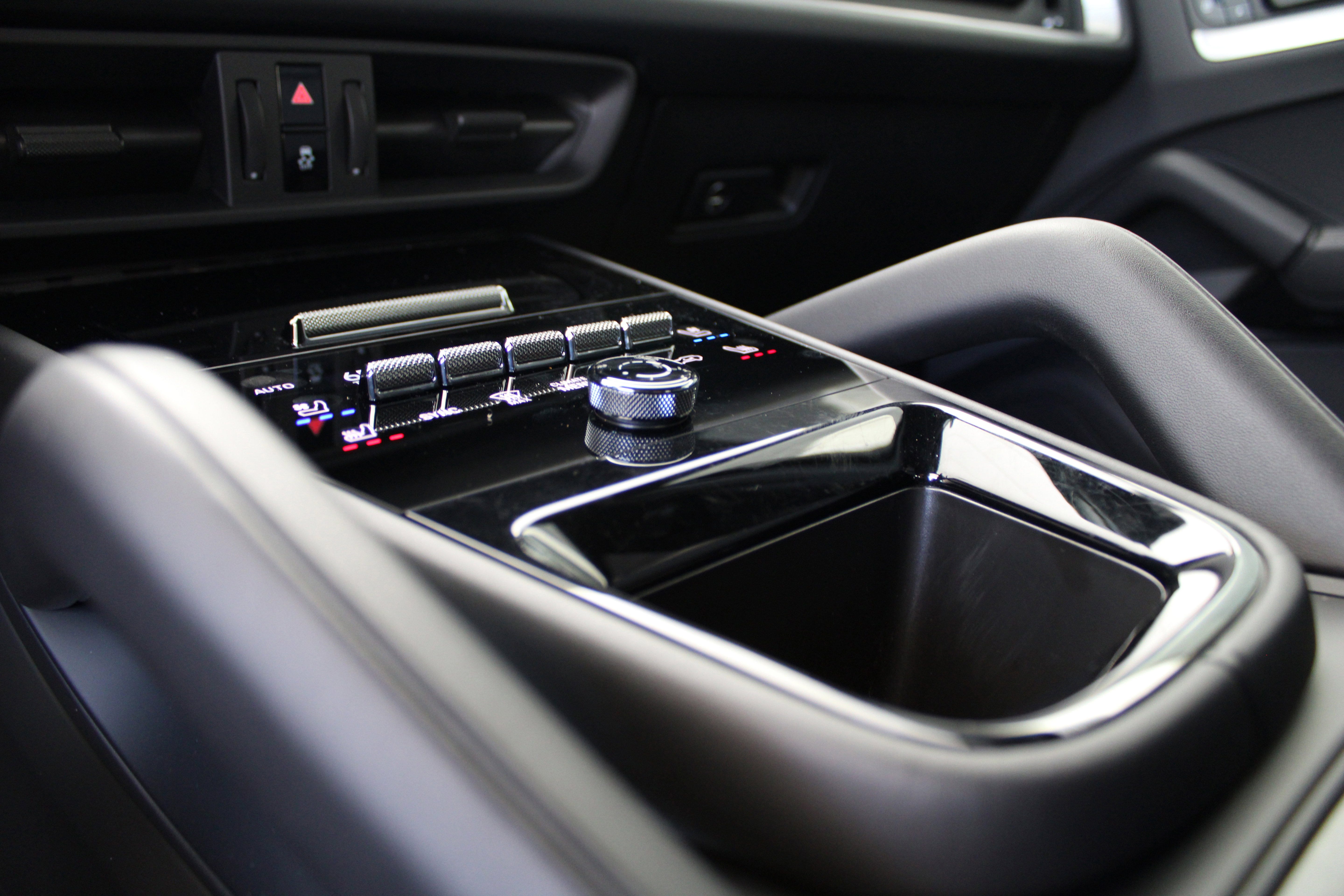 Certified 2025 Porsche Cayenne image 28