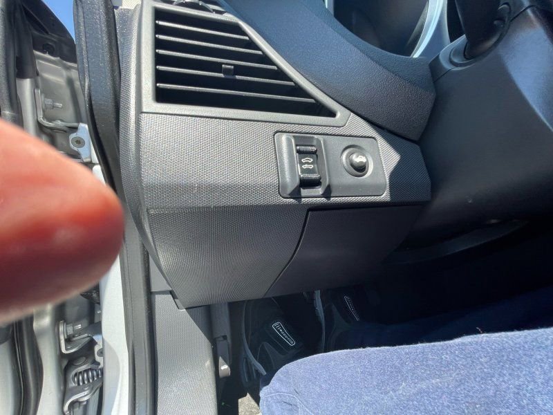 Used 2010 Chrysler Sebring Touring image 12