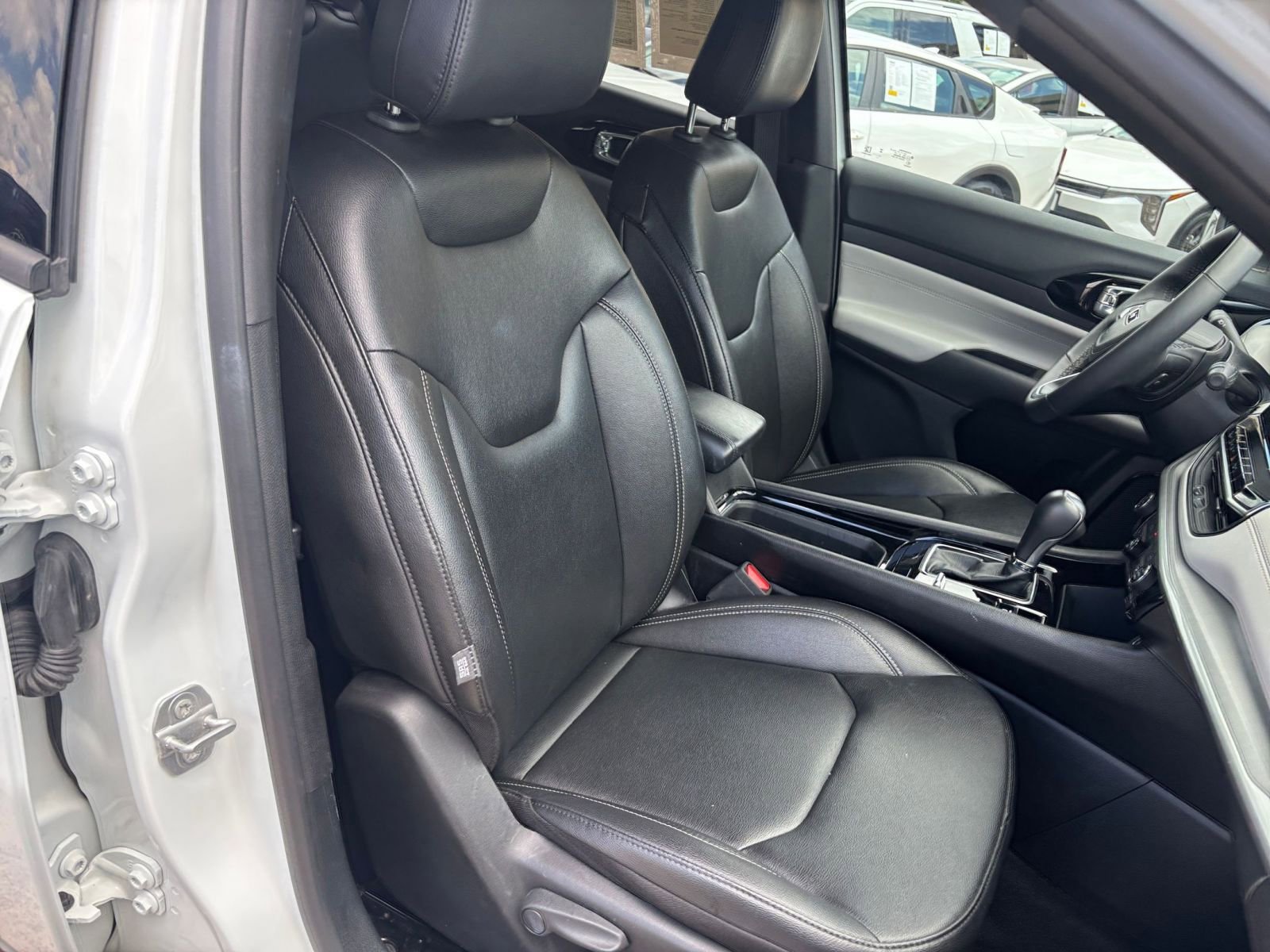 Used 2025 Jeep Compass Limited AWD/4WD image 37