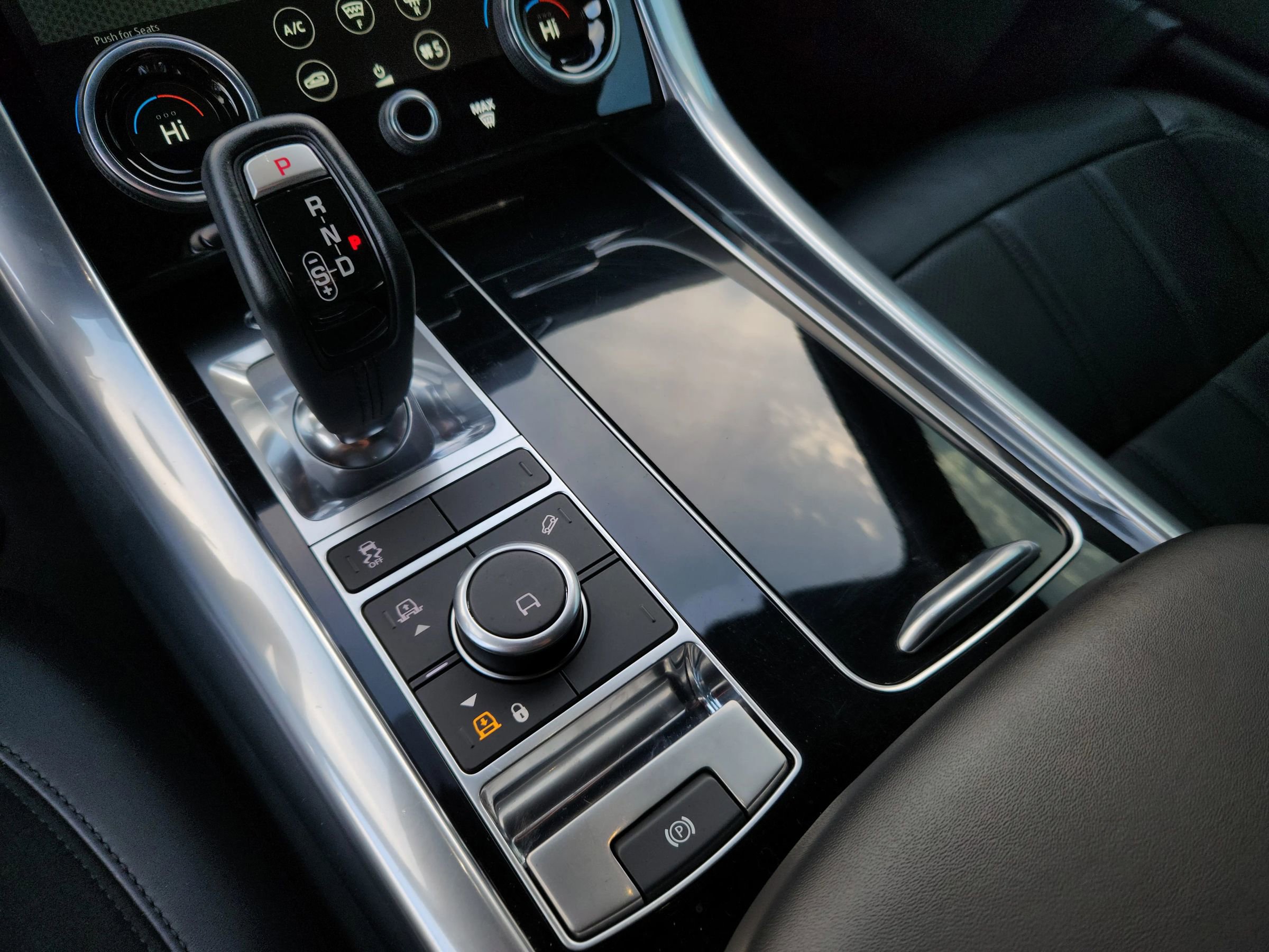 Used 2020 Land Rover Range Rover Sport HST image 13