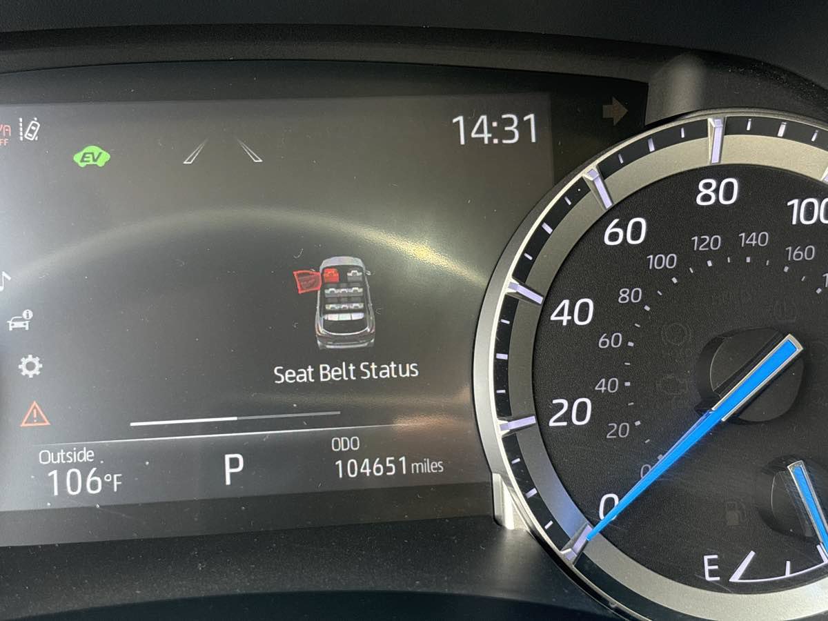 Used 2022 Toyota Highlander XLE FWD image 23