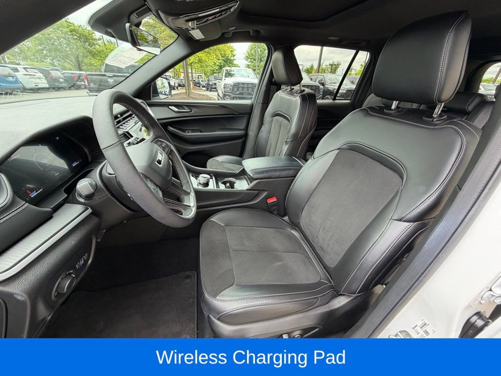 Certified 2025 Jeep Grand Cherokee Altitude AWD/4WD image 21