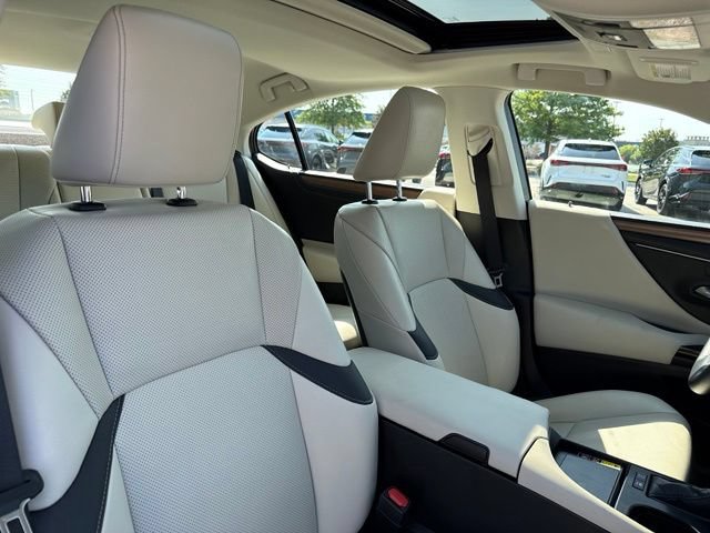 Used 2025 Lexus ES 300h w/ Premium Package FWD image 20