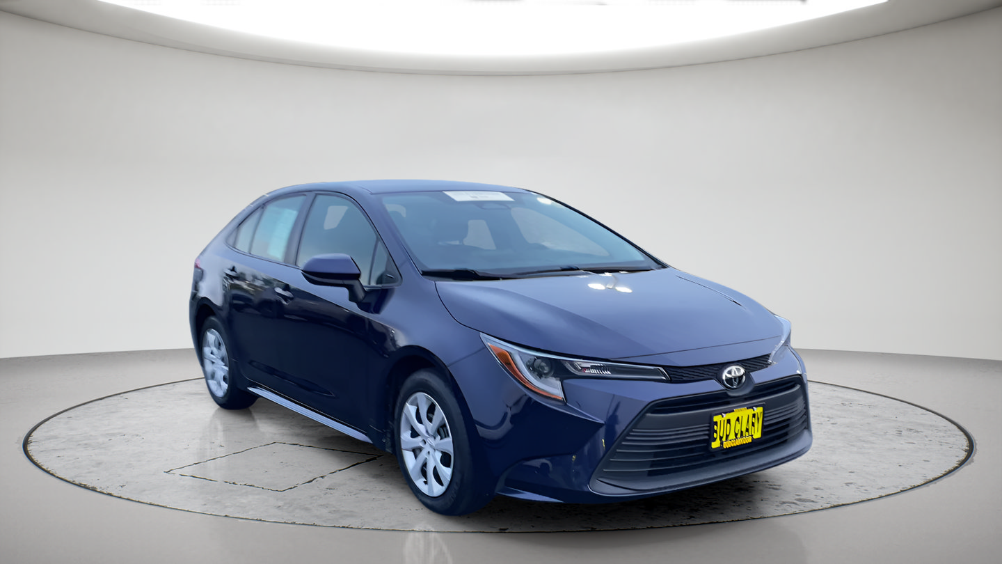 Certified 2025 Toyota Corolla LE FWD image 3
