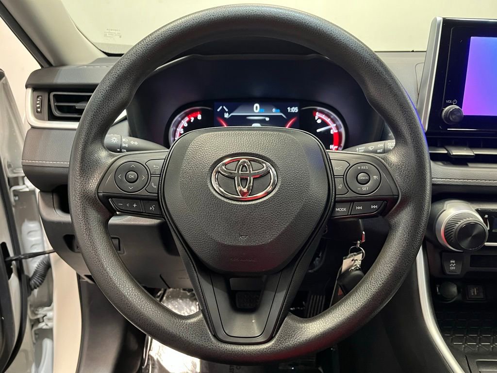 Used 2023 Toyota RAV4 LE AWD/4WD image 6