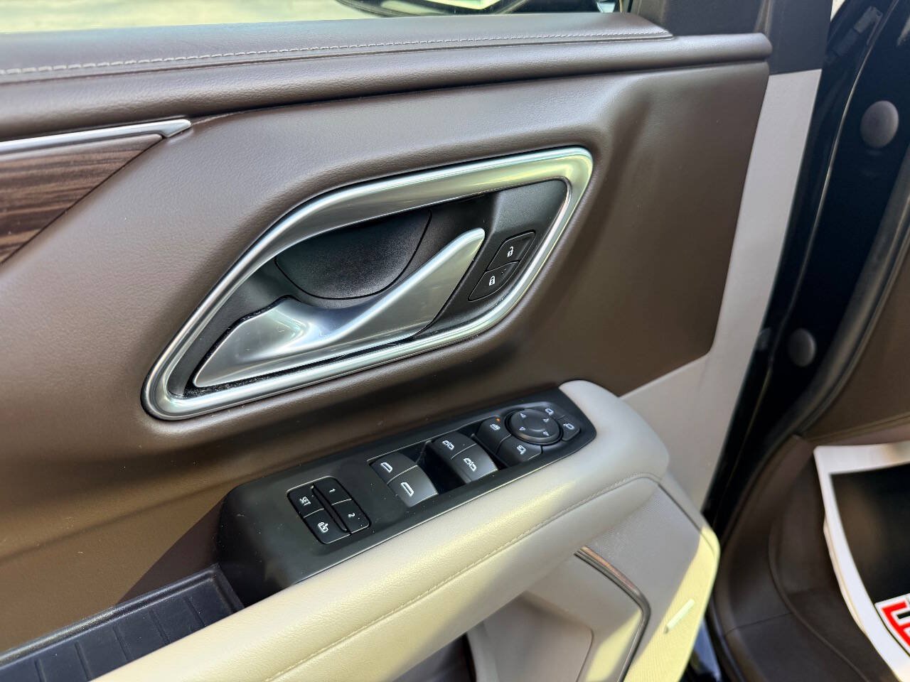 Used 2022 Chevrolet Tahoe Z71 w/ Z71 Off-Road Package AWD/4WD image 17
