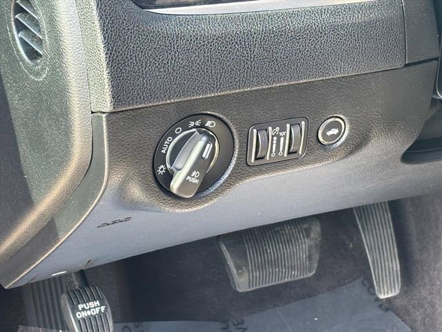 Used 2018 Chrysler 300 Limited image 8