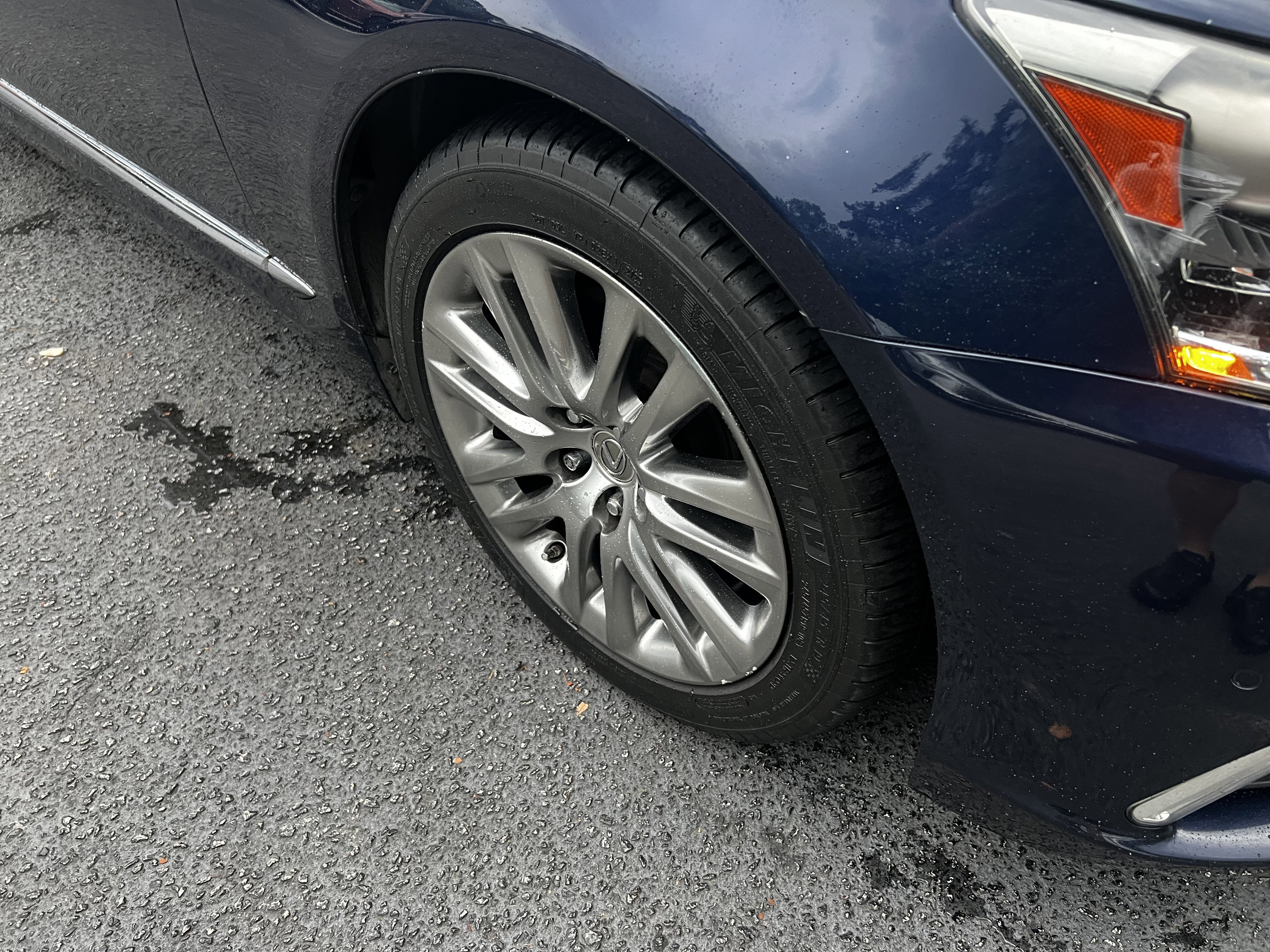 Used 2013 Lexus LS 460 L w/ Preferred Accessory Package RWD image 11