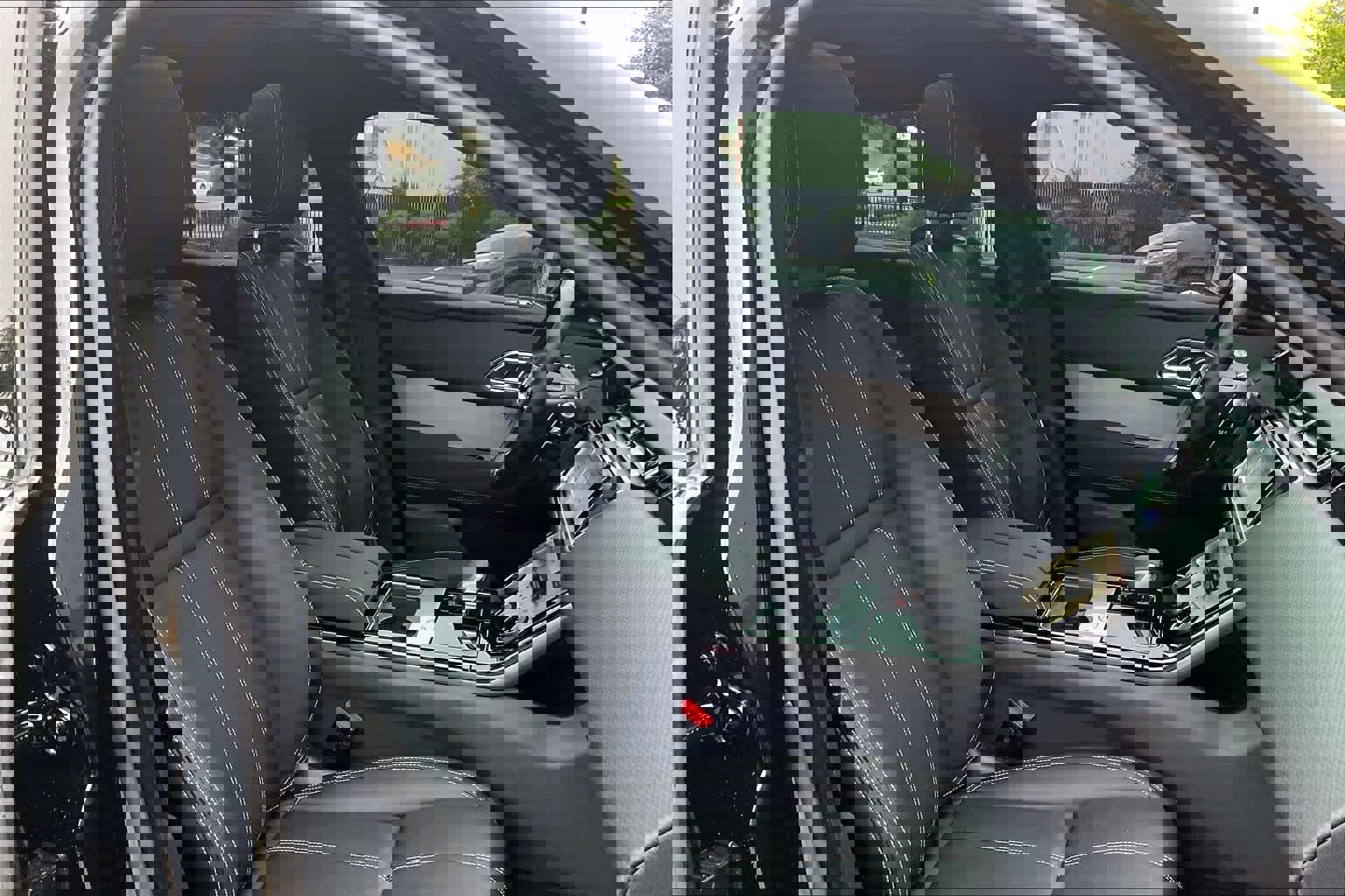 Used 2023 Land Rover Range Rover Velar R-Dynamic S image 11