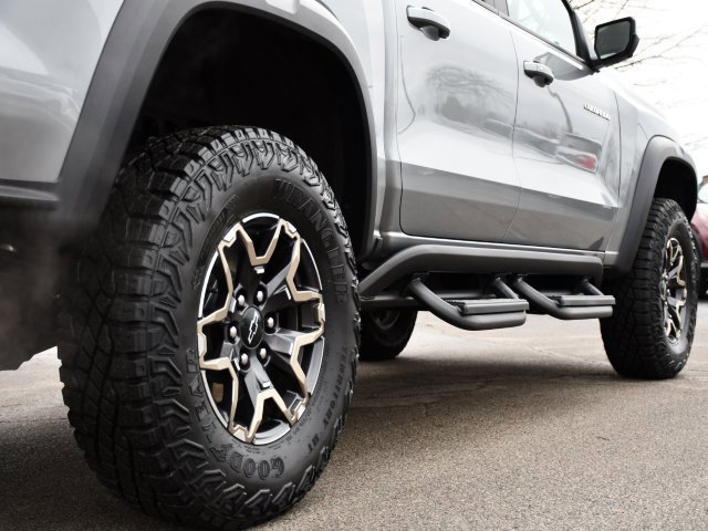 Used 2024 Chevrolet Colorado ZR2 w/ ZR2 Convenience Package III image 9