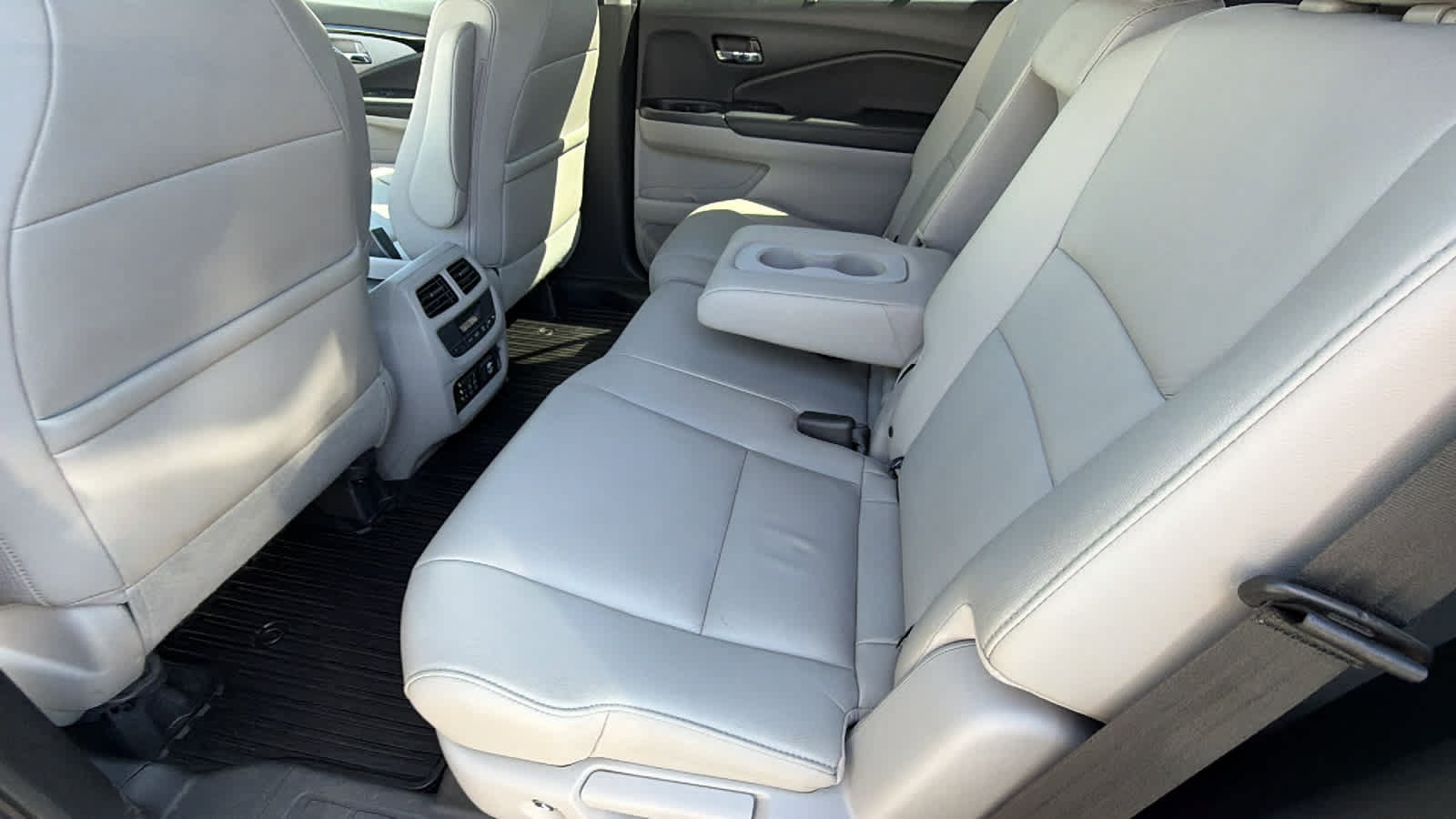 Used 2016 Honda Pilot Touring image 24