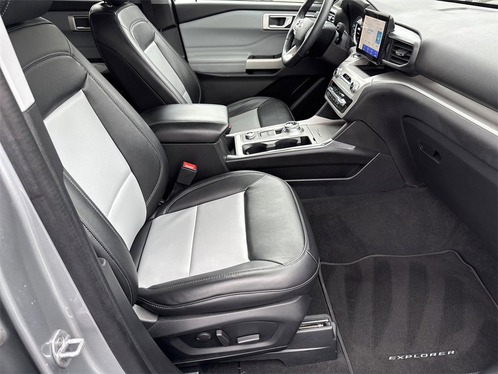 Used 2022 Ford Explorer XLT w/ Equipment Group 202A image 13