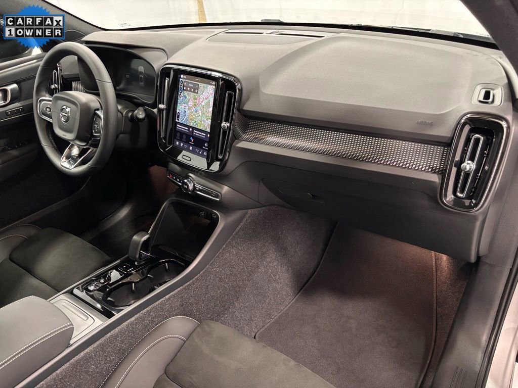 Certified 2025 Volvo XC40 B5 Plus image 16