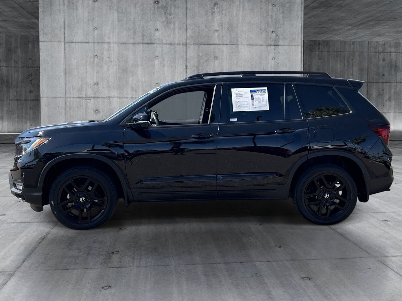 Used 2025 Honda Passport Black Edition image 2