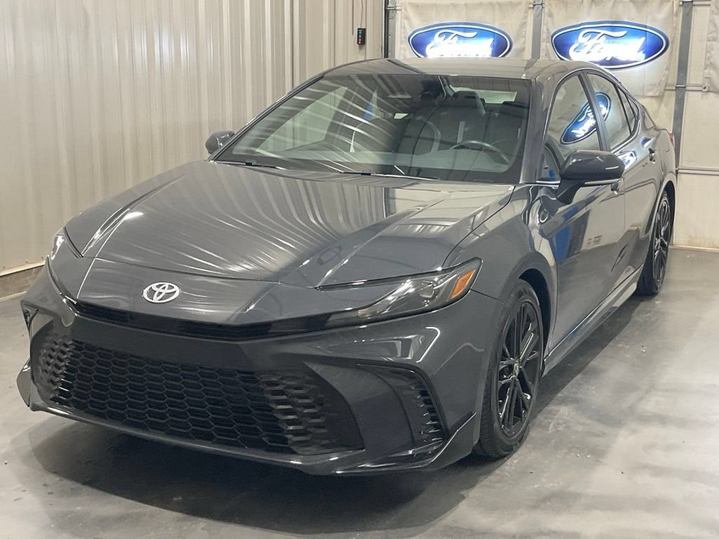 Used 2025 Toyota Camry SE FWD image 4