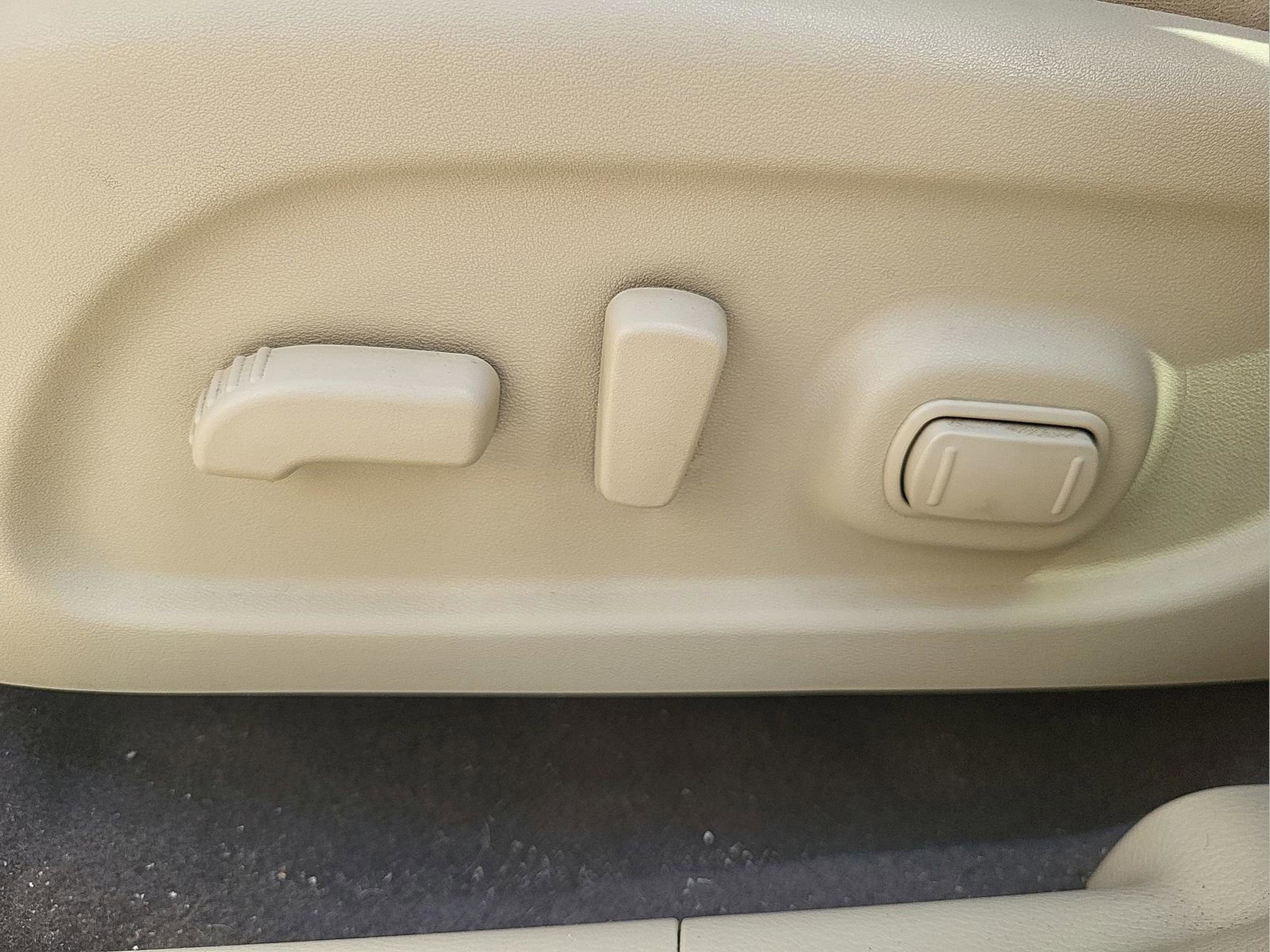 Used 2016 Nissan Murano SV w/ Cargo Package image 14