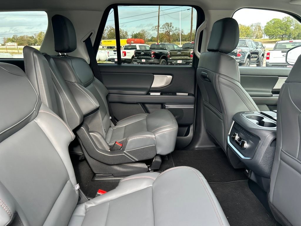 New 2025 Ford Expedition Active image 28