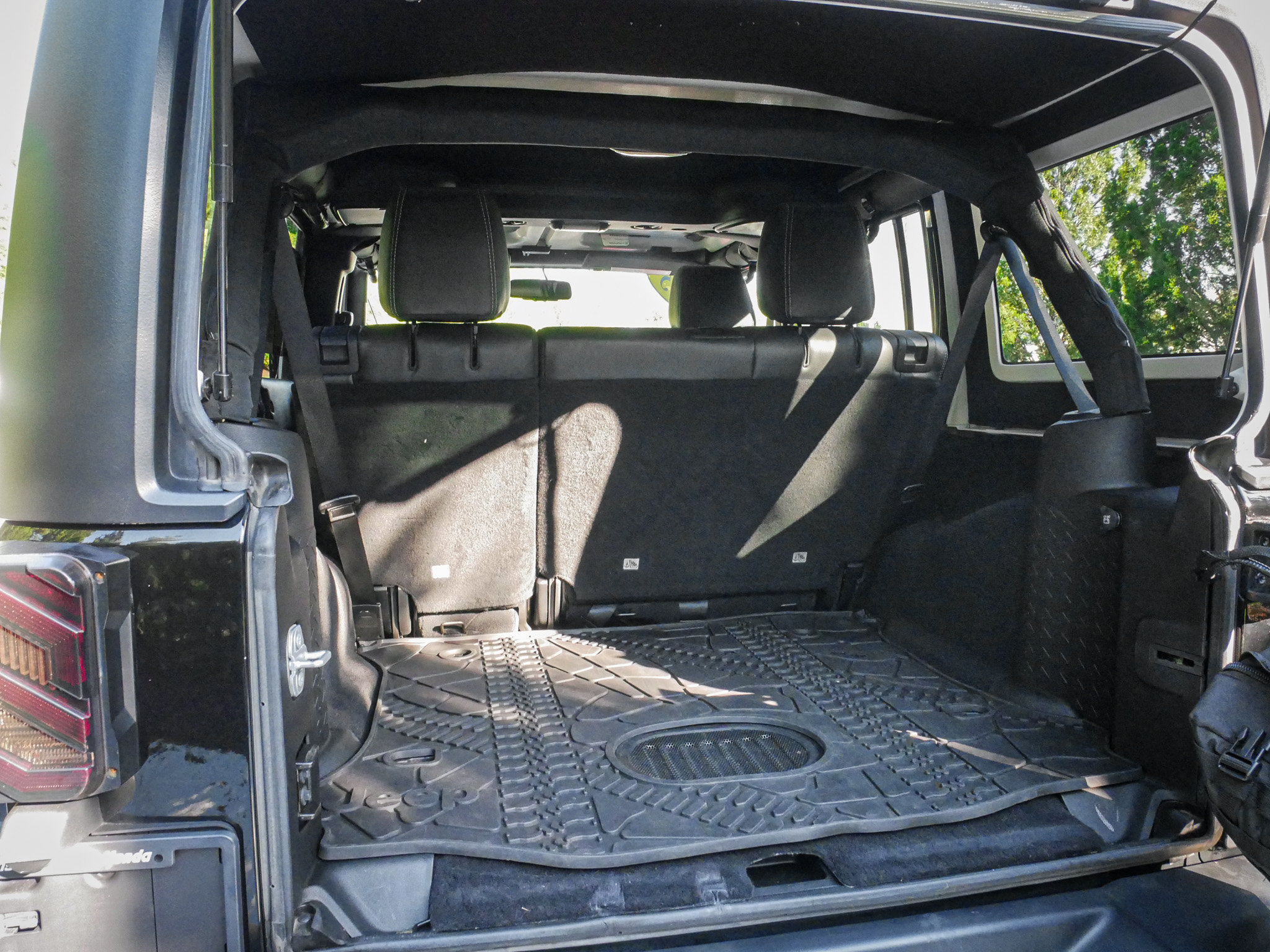 Used 2015 Jeep Wrangler Unlimited Rubicon AWD/4WD image 29