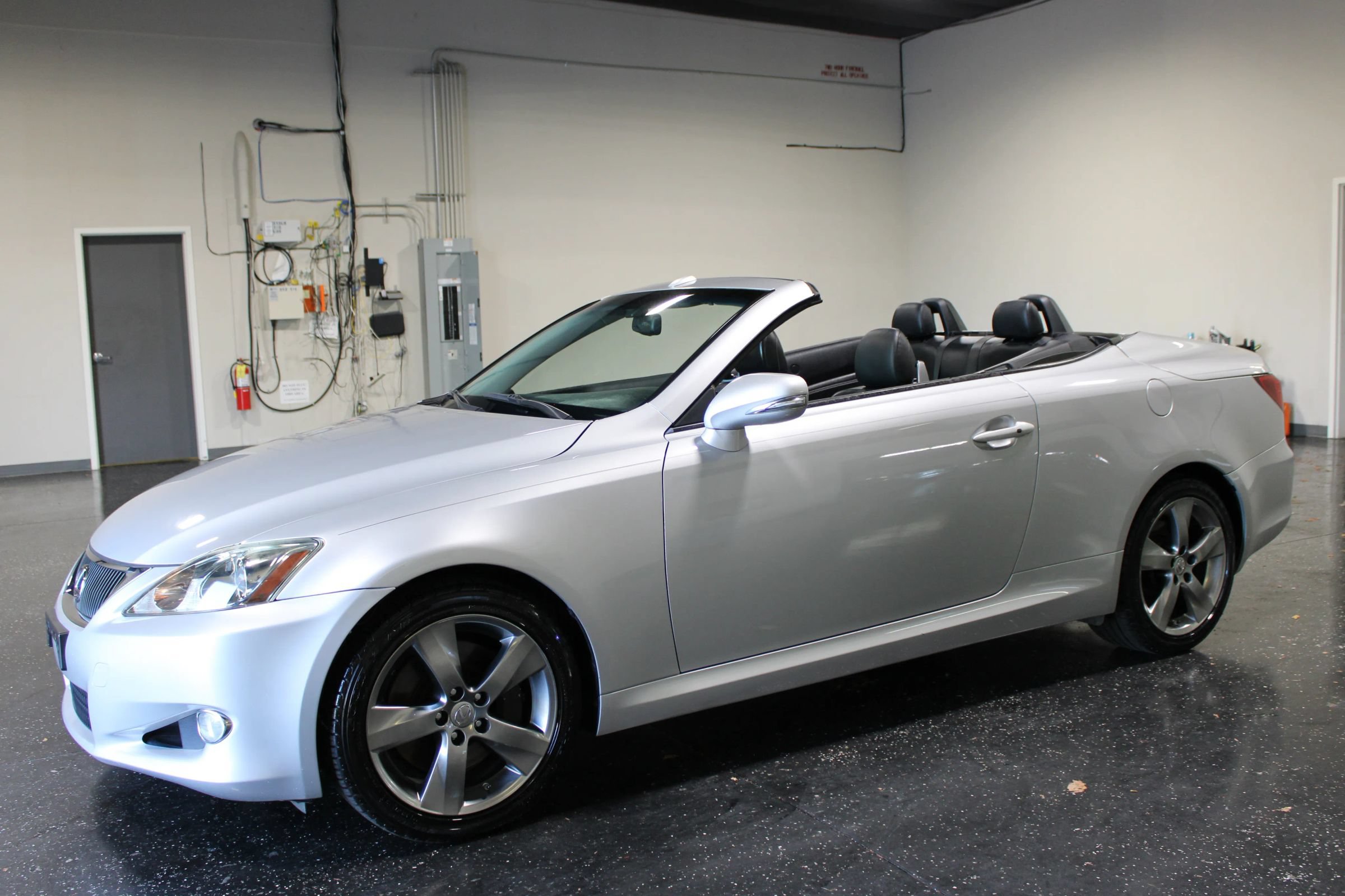Used 2010 Lexus IS 350C w/ Luxury Pkg RWD image 36