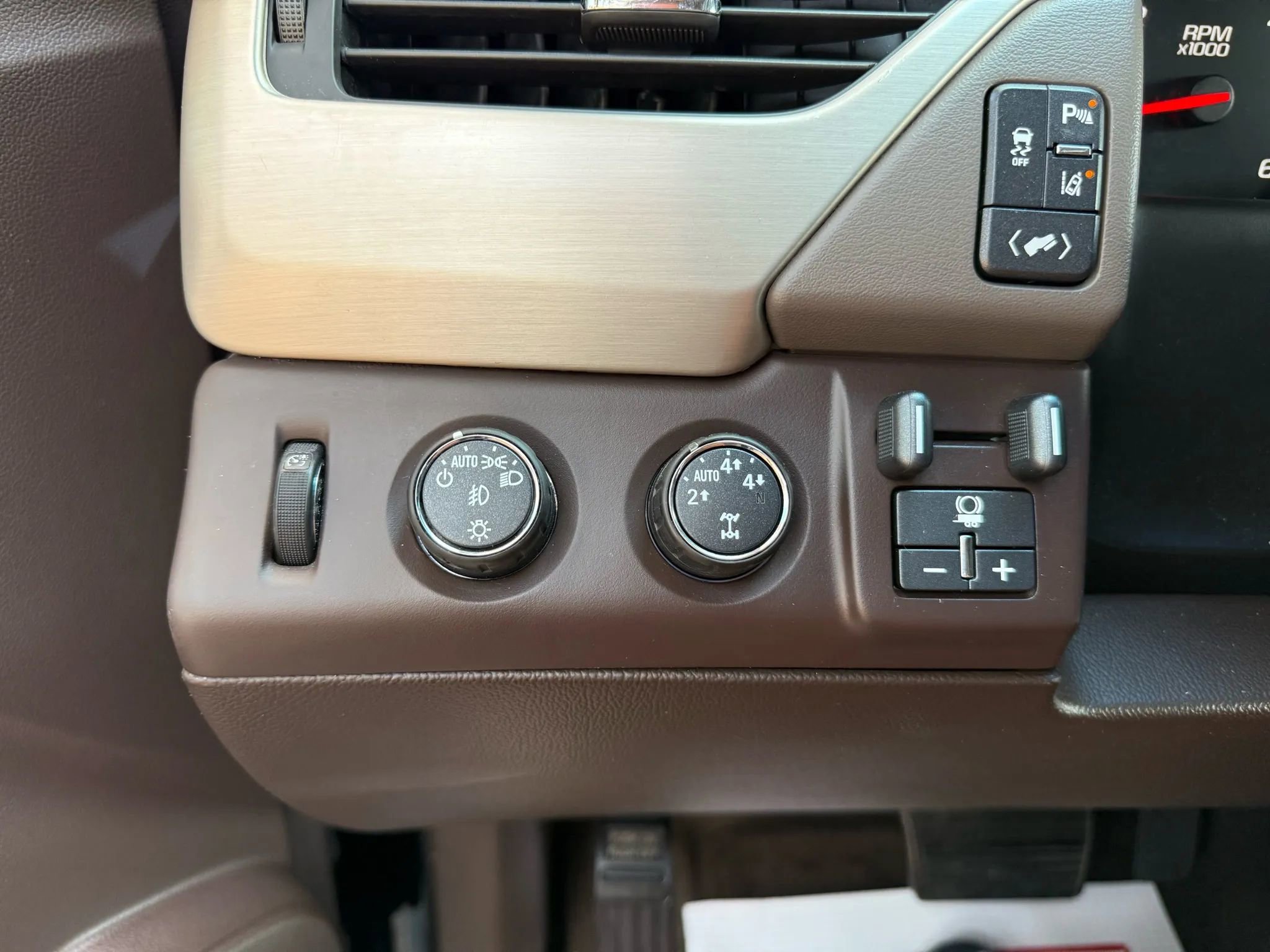 Used 2015 GMC Yukon Denali w/ Open Road Package image 19